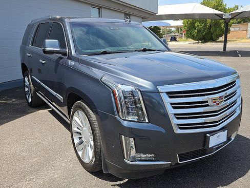 Used 2019 Cadillac Escalade Platinum RWD image 4