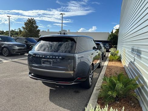 Used 2024 Land Rover Range Rover SE AWD/4WD image 3