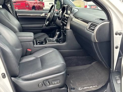 Used 2022 Lexus GX 460 Luxury w/ Off Road Package AWD/4WD image 17