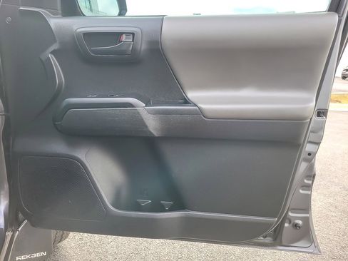Used 2022 Toyota Tacoma SR image 18