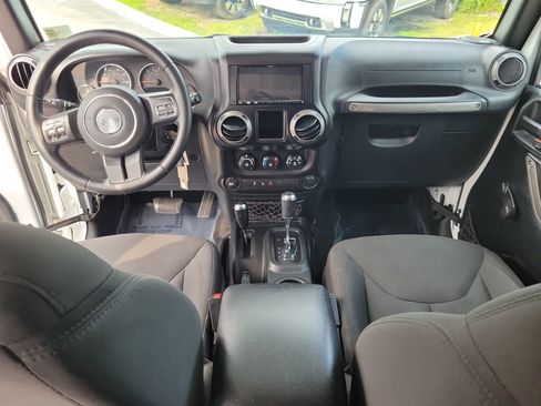 Used 2016 Jeep Wrangler Unlimited Sport w/ Connectivity Group AWD/4WD image 16