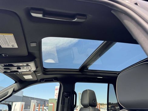 Used 2023 GMC Yukon SLT AWD/4WD image 18