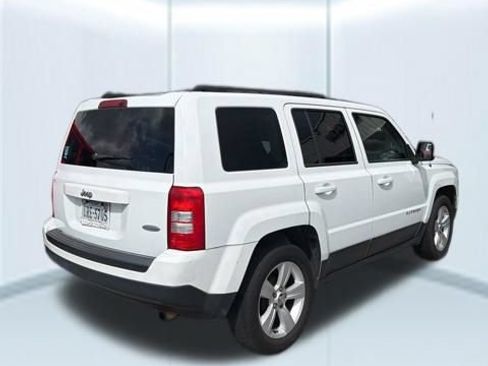 Used 2016 Jeep Patriot Latitude FWD image 3