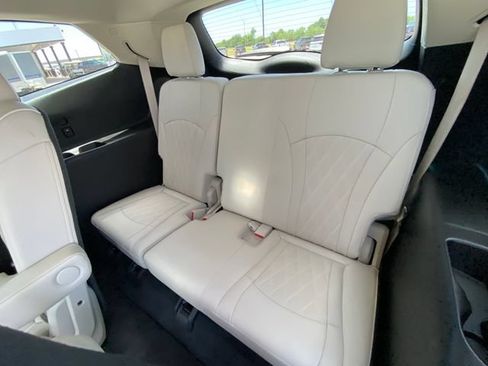 Used 2022 Buick Enclave Avenir FWD image 16