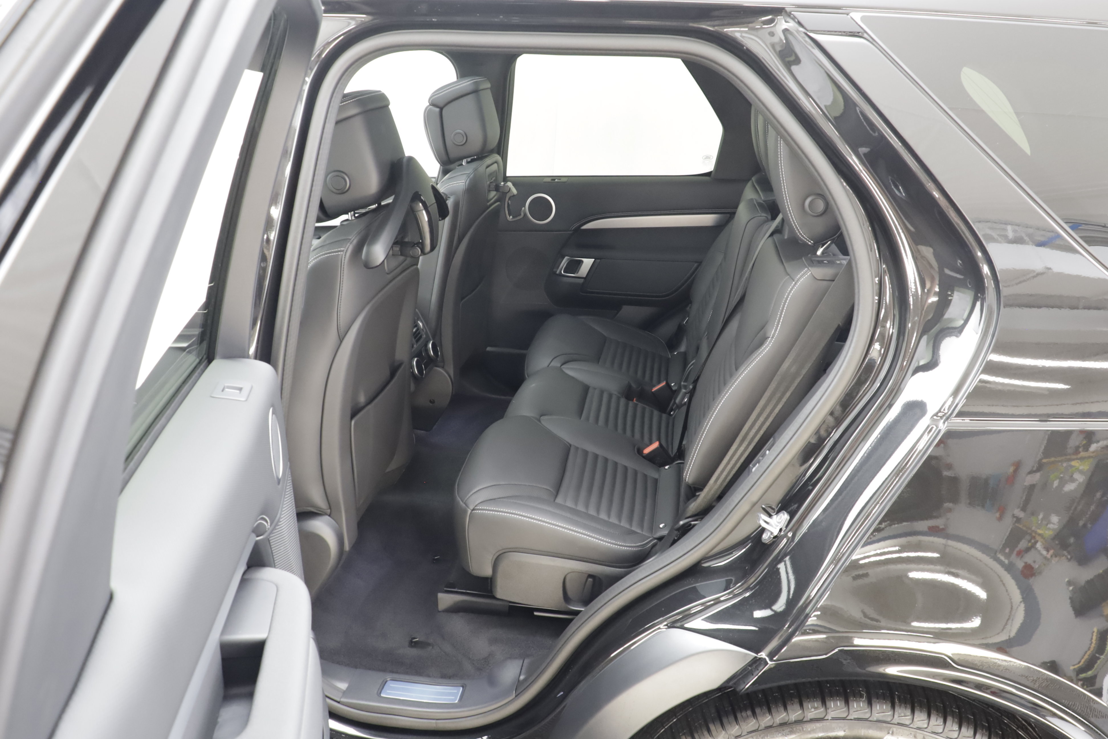New 2026 Land Rover Discovery Limited Edition AWD/4WD image 20