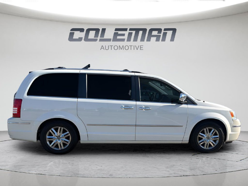 Used 2010 Chrysler Town & Country Limited w/ Entertainment Group #3 FWD image 6