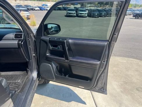 Used 2022 Toyota 4Runner TRD Off-Road AWD/4WD image 24