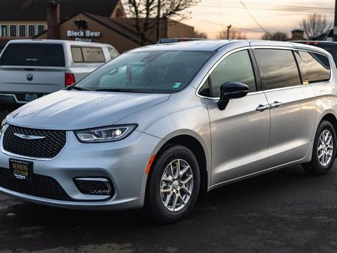 New 2026 Chrysler Pacifica Select FWD image 4