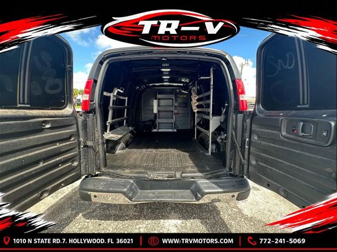 Used 2018 Chevrolet Express 2500 w/ Driver Convenience Package RWD image 9