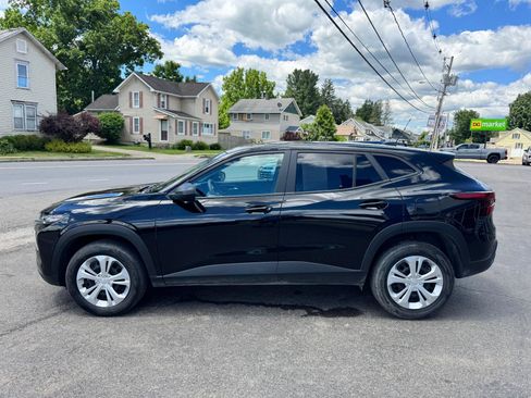 Used 2024 Chevrolet Trax LS FWD image 9