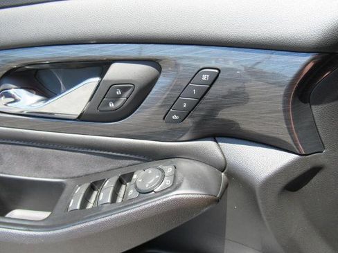 Used 2023 Chevrolet Traverse High Country FWD image 22