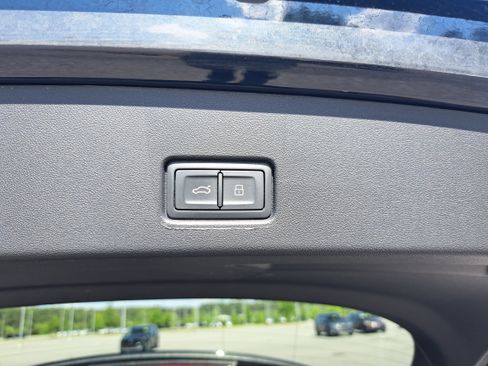 Used 2023 Audi Q4 e-tron Premium Plus w/ Premium Plus RWD image 13
