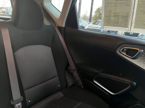 Used 2025 Kia Soul LX w/ LX Technology Package image 35