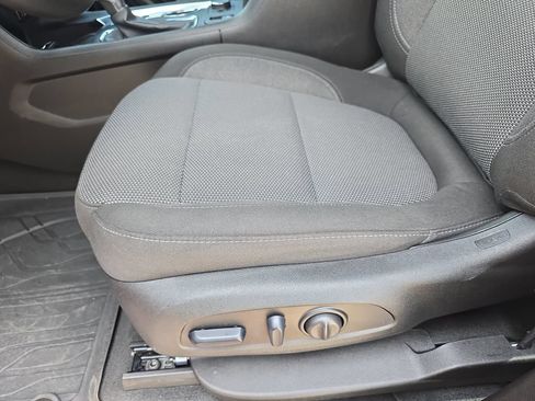 Used 2023 Chevrolet Traverse LT FWD image 30