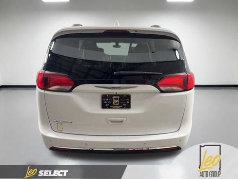 Used 2020 Chrysler Pacifica Touring-L Plus image 6