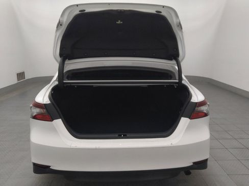 Used 2021 Toyota Camry LE image 29