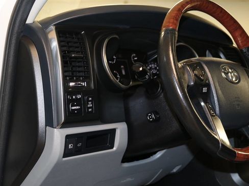 Used 2020 Toyota Sequoia Platinum image 60