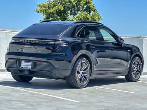 Used 2025 Porsche Macan Electric RWD image 8