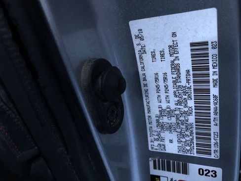 Used 2018 Toyota Tacoma SR5 AWD/4WD image 27