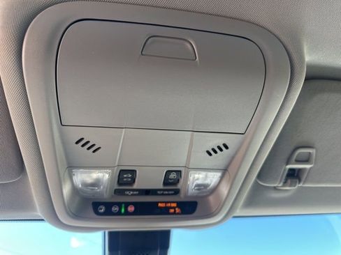 Used 2022 GMC Terrain SLE w/ Driver Convenience Package image 22