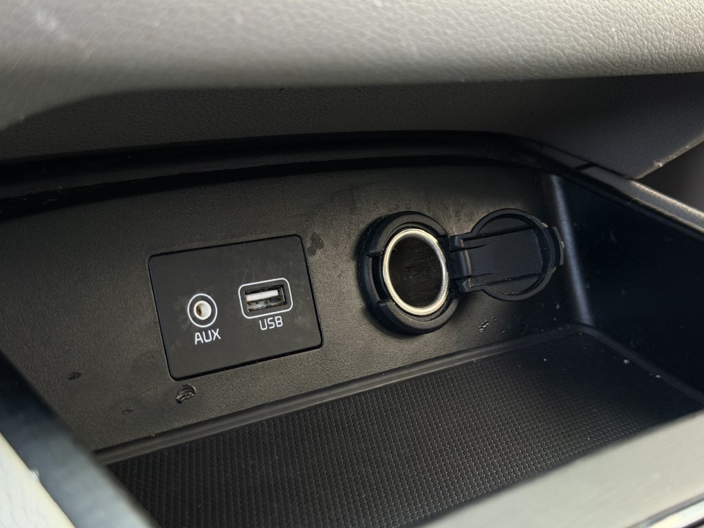 Used 2021 Kia Sedona LX FWD image 21