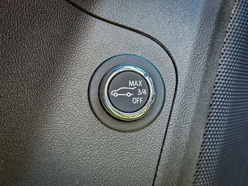 Used 2023 GMC Acadia SLT w/ Technology Package AWD/4WD image 13
