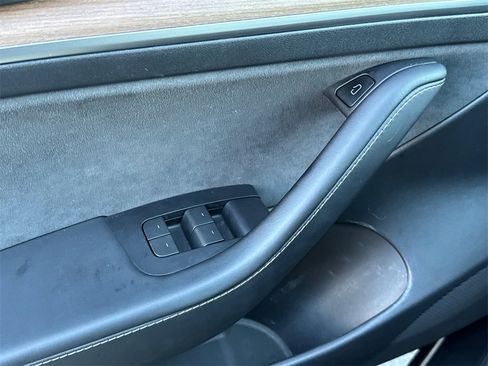 Used 2023 Tesla Model 3 Standard Range image 8