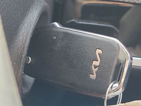 Used 2025 Kia Sportage LX image 17