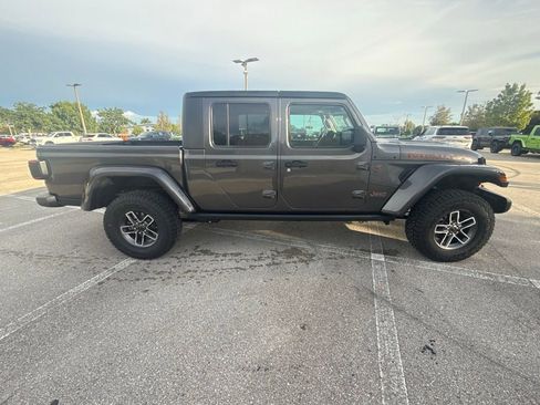 New 2025 Jeep Gladiator Mojave image 3