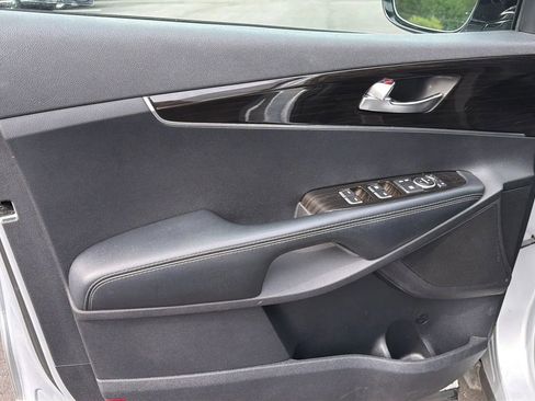 Used 2019 Kia Sorento L image 10