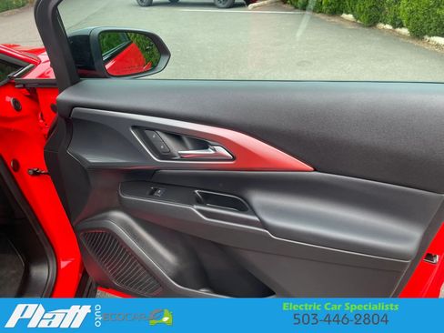 Used 2025 Chevrolet Equinox EV RS FWD image 46