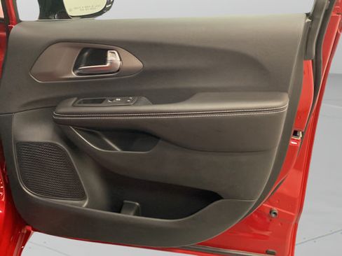 New 2027 Chrysler Pacifica Select FWD image 28