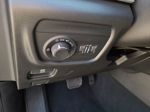 Used 2025 Jeep Grand Cherokee L Laredo image 25