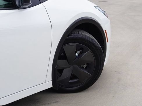 Used 2025 Toyota Prius Plug-In Hybrid FWD image 9