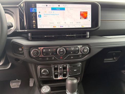 New 2026 Jeep Gladiator Sport image 19