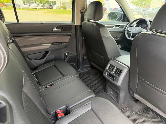 Used 2023 Volkswagen Atlas SE w/ Black Wheel Package AWD/4WD image 6