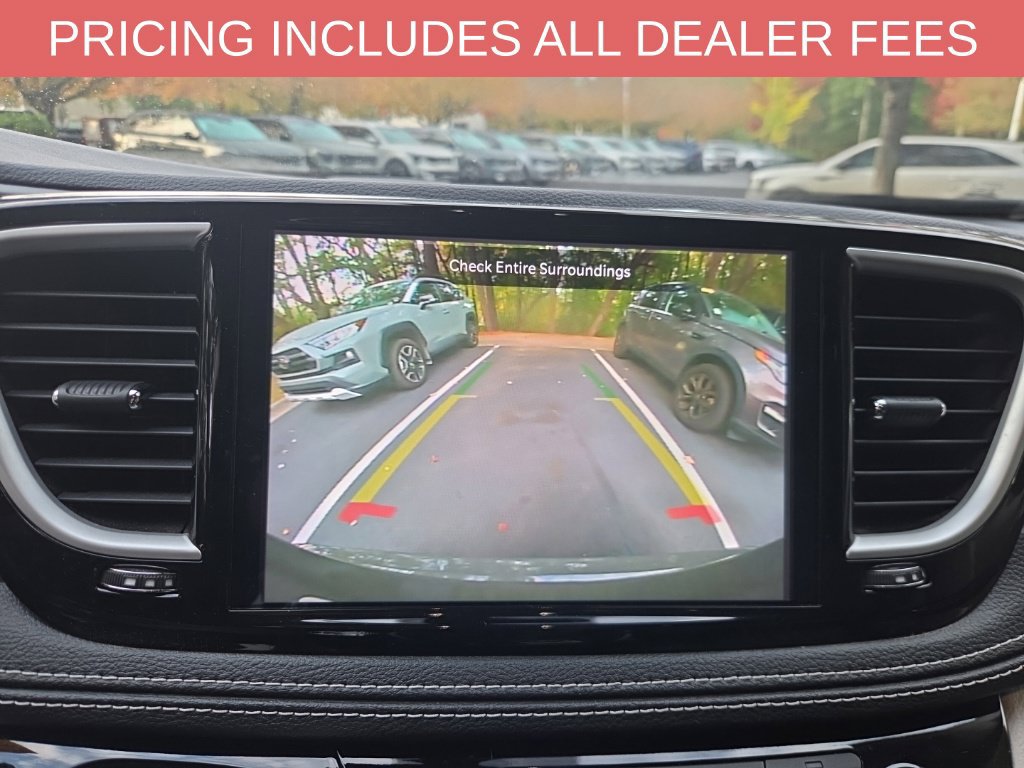 Used 2022 Chrysler Pacifica Touring-L FWD image 10