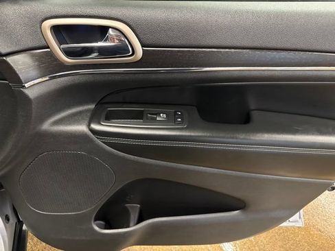 Used 2017 Jeep Grand Cherokee Limited AWD/4WD image 27