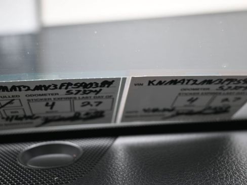 Used 2015 Nissan Rogue S image 10