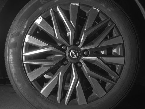 Used 2025 Nissan Altima 2.5 SV FWD image 13