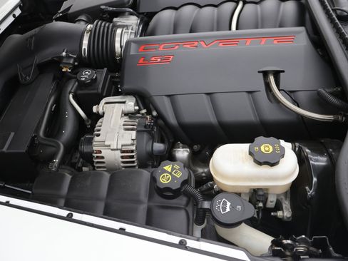 Used 2013 Chevrolet Corvette Grand Sport w/ 4LT Preferred Equipment Group RWD image 15