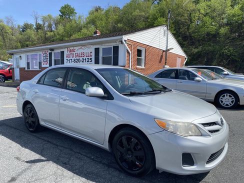 Used 2012 Toyota Corolla LE image 3