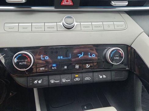 Used 2024 Hyundai Elantra Limited FWD image 18