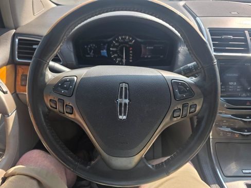 Used 2012 Lincoln MKX FWD image 15