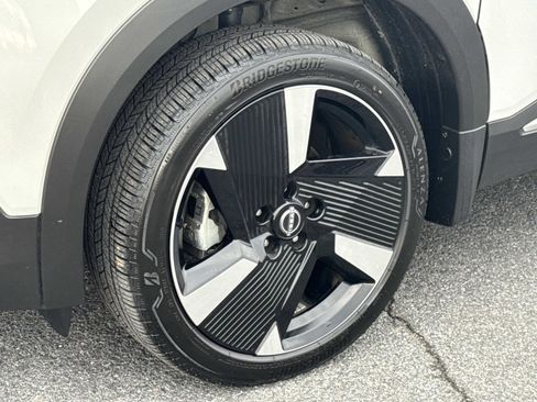 Certified 2025 Nissan Kicks SR image 7