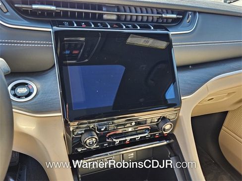 New 2025 Jeep Grand Cherokee Limited image 21