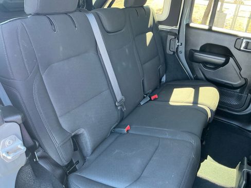 Used 2022 Jeep Wrangler Unlimited Sport image 18