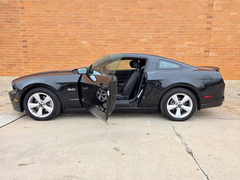 Used 2014 Ford Mustang GT image 11