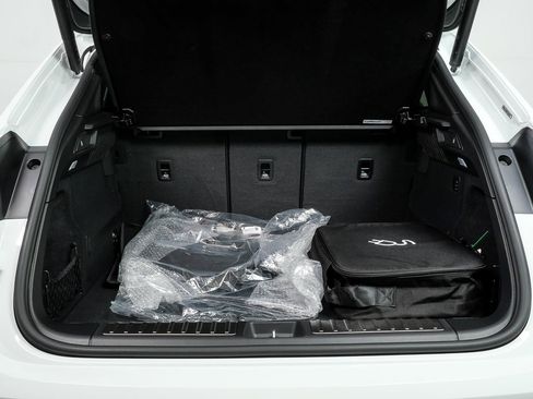 New 2025 Porsche Macan 4S Electric image 33