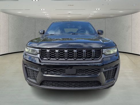 New 2026 Jeep Grand Cherokee Altitude RWD image 2